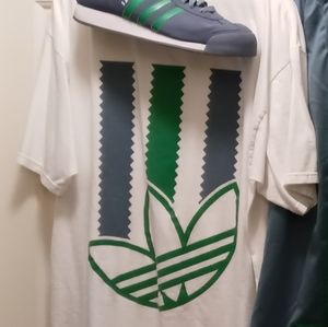 Adidas XL White Tee w Bluish Grey & Green Graphics